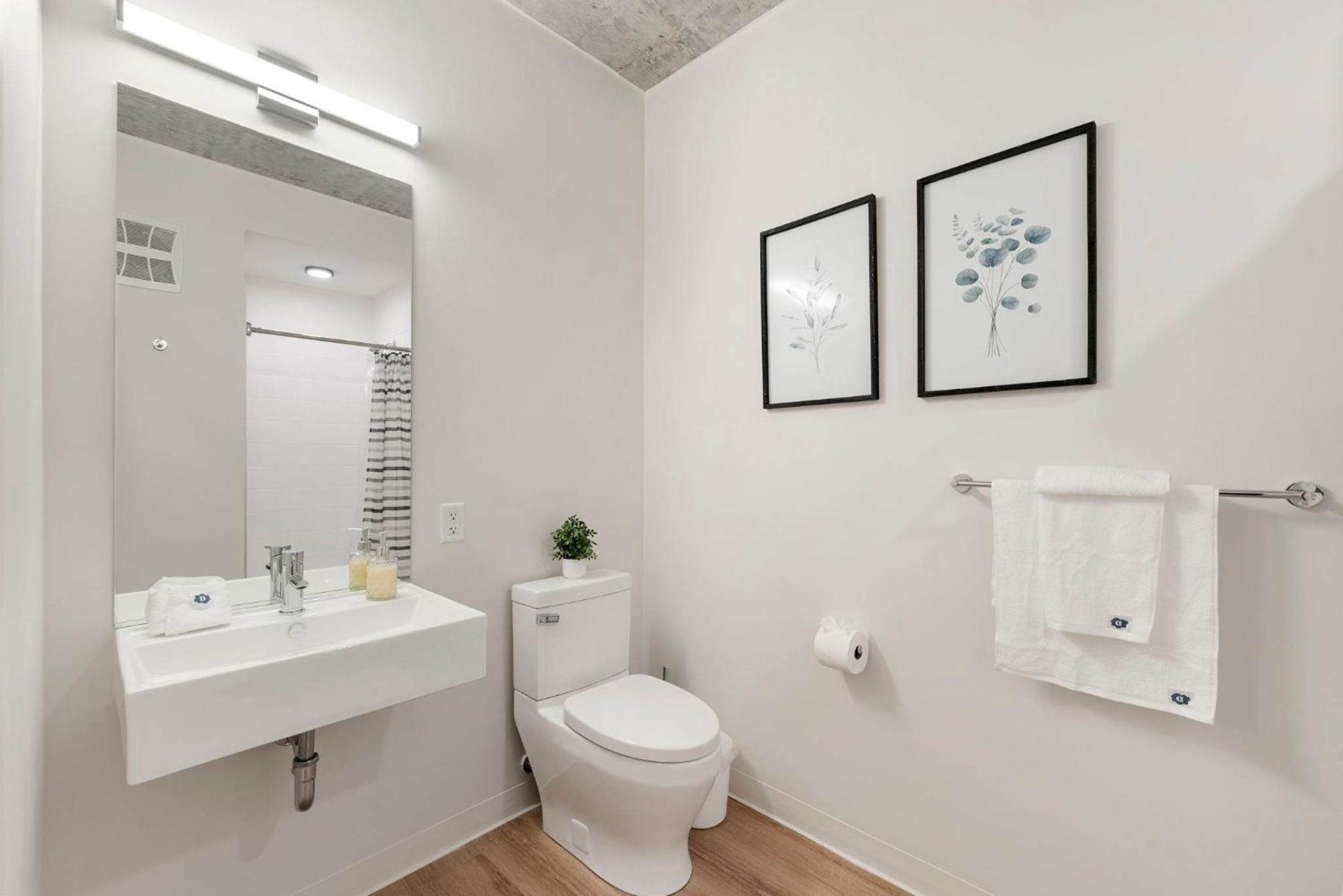Apartment Lux 3 Bed 3 Bath High Rise With Gym & Amenities