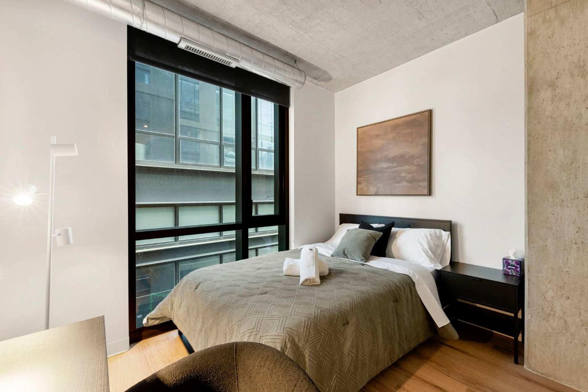 Apartment Lux 3 Bed 3 Bath High Rise With Gym & Amenities *