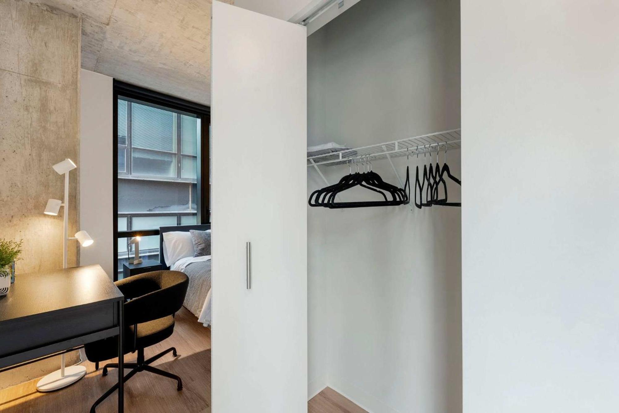 Lux 3 Bed 3 Bath High Rise With Gym & Amenities