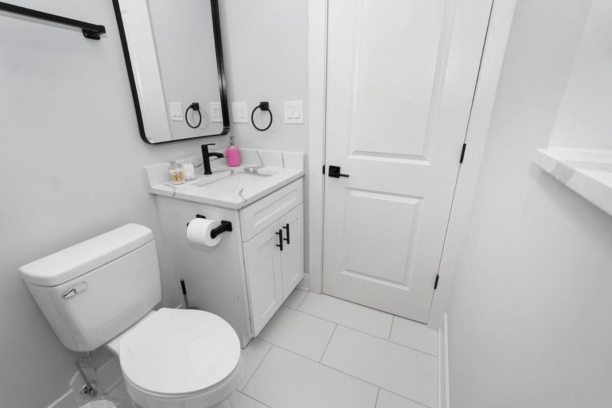 Spacious 3Br Family Oasis Sleeps 8 With Free Parking Near Medical District, Douglas Park And University Of Illinois Chicago Apartment Chicago