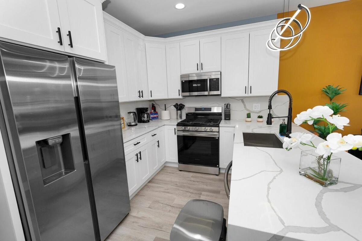 Spacious 3Br Family Oasis Sleeps 8 With Free Parking Near Medical District, Douglas Park And University Of Illinois Chicago Apartment