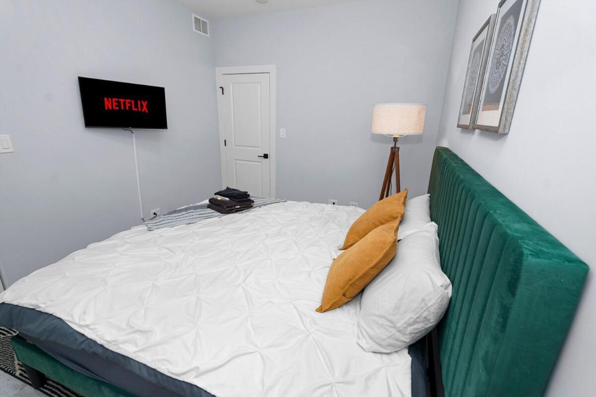 Spacious 3Br Family Oasis Sleeps 8 With Free Parking Near Medical District, Douglas Park And University Of Illinois Chicago *