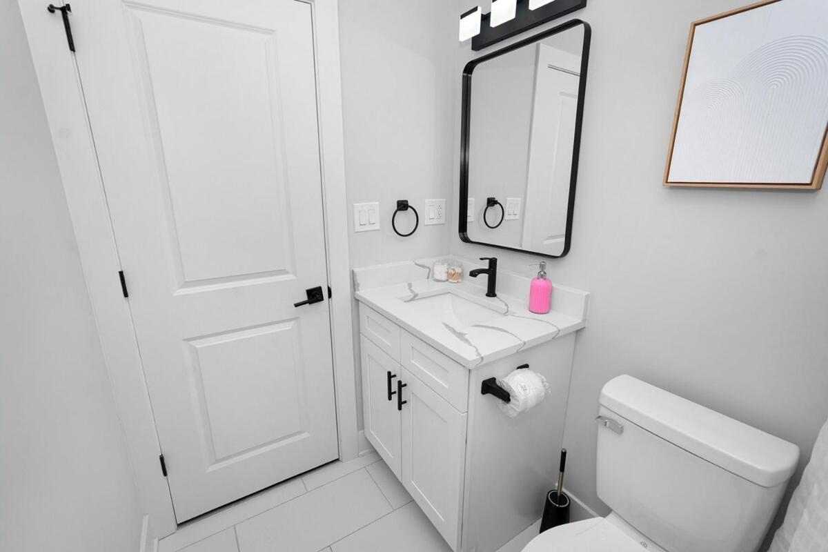 Spacious 3Br Family Oasis Sleeps 8 With Free Parking Near Medical District, Douglas Park And University Of Illinois Chicago Apartment Chicago