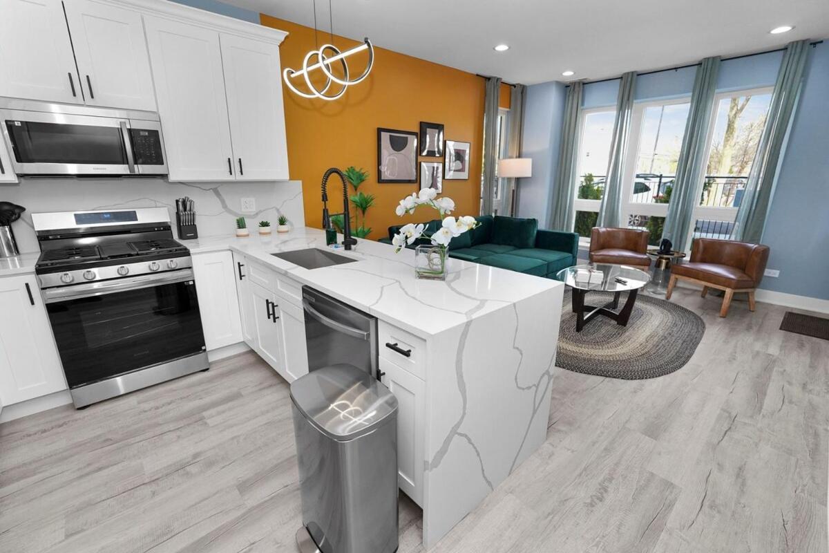 Spacious 3Br Family Oasis Sleeps 8 With Free Parking Near Medical District, Douglas Park And University Of Illinois Chicago Apartment Chicago