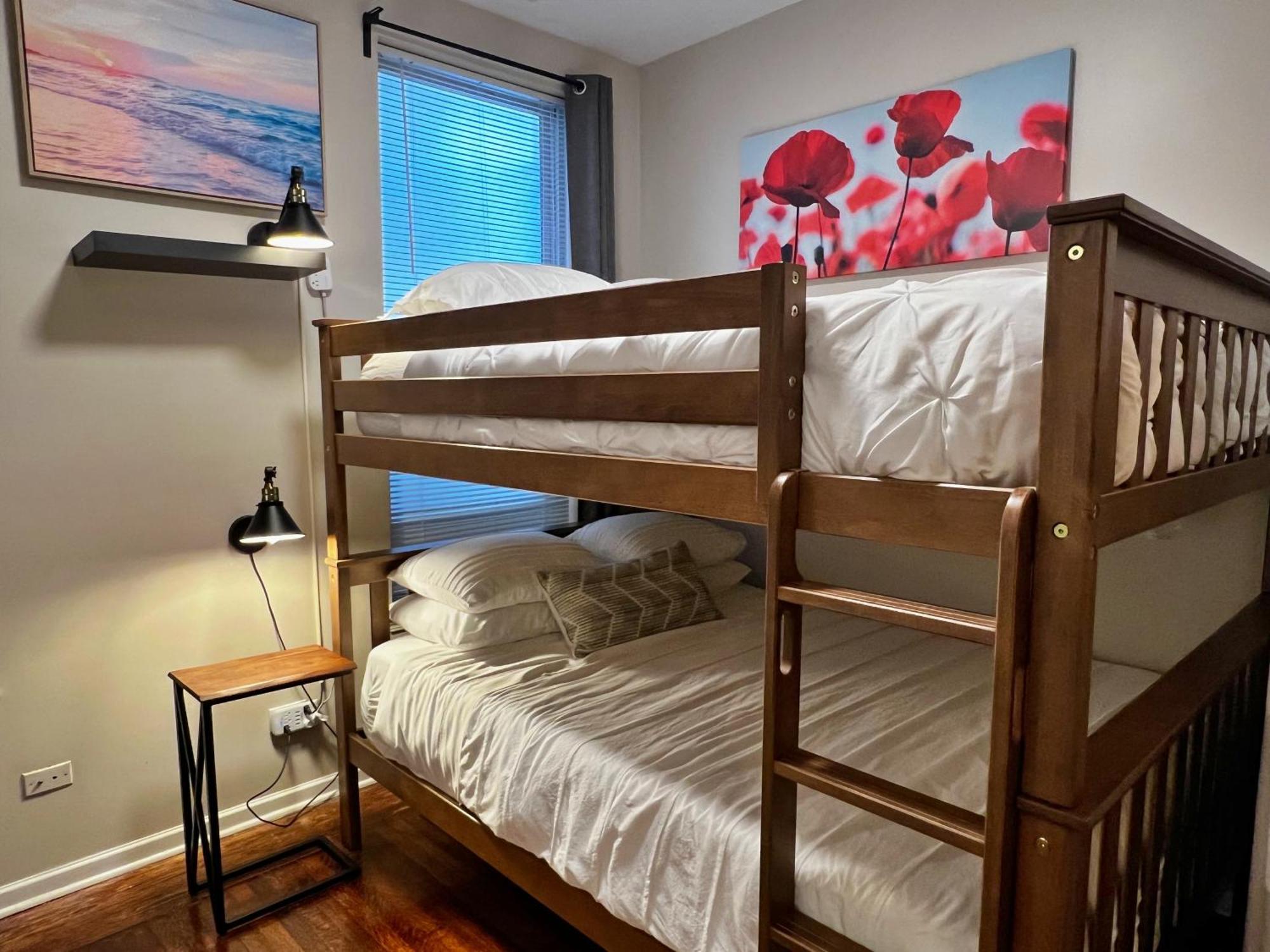 Apartment The Banksy-free Parking -4 Bedroom W King Bed- Firepit Rooftop Near United Center