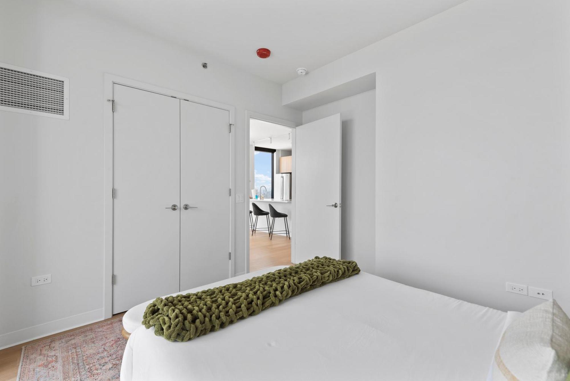 Apartment Foundry Unmatched Skyline Views At Lincoln Park Chicago
