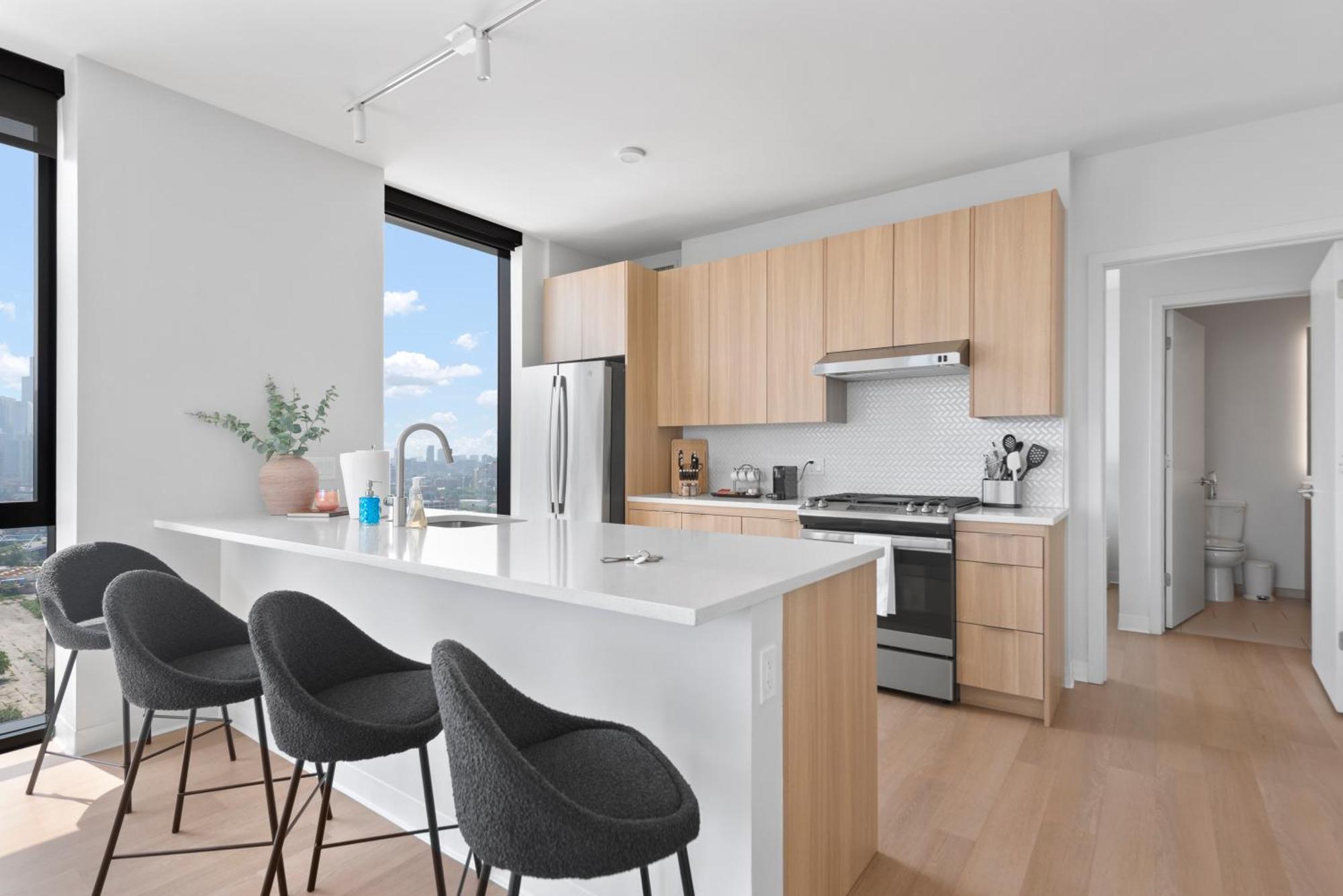 Foundry Unmatched Skyline Views At Lincoln Park Apartment Chicago