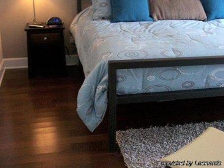 Bed & Breakfast House 5863- Chicago's Premier Chicago