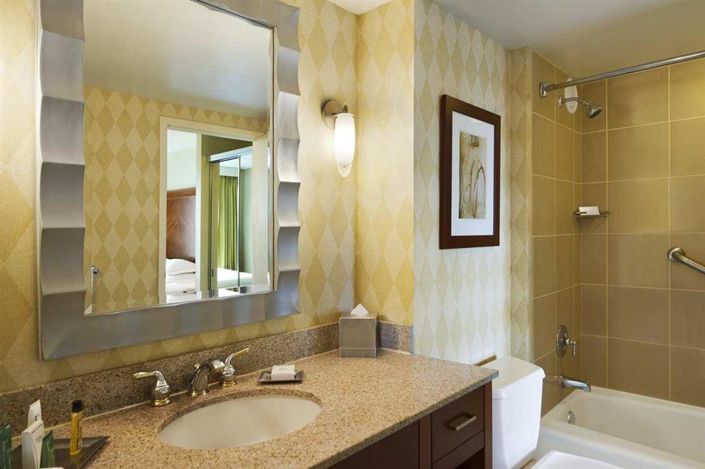 Hilton Magnificent Mile Hotel 3*