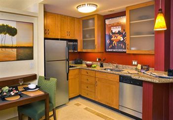 By Marriott Downtown/river North 3*