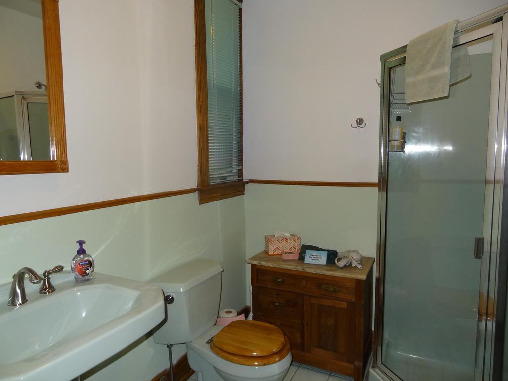 Bed & Breakfast House Of Two Urns 3*