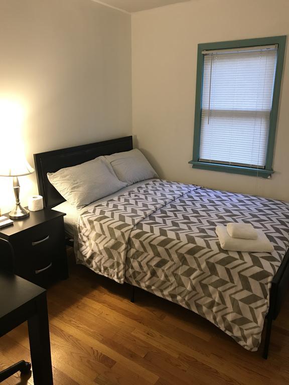 Hollywood Llc Guest house Chicago