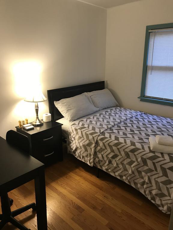 Guest house Hollywood Llc Chicago