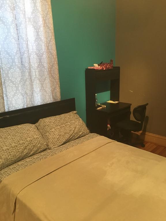 Guest house Hollywood Llc Chicago