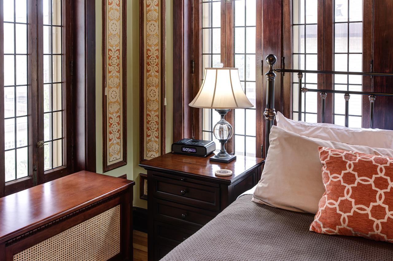 Lang House B&B - Chicago Bed & Breakfast