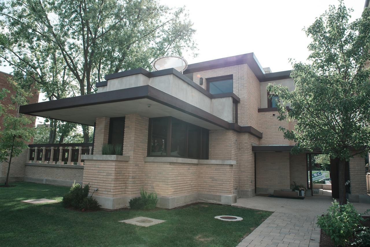 Frank Lloyd Wright's Emil Bach House Holiday home Chicago