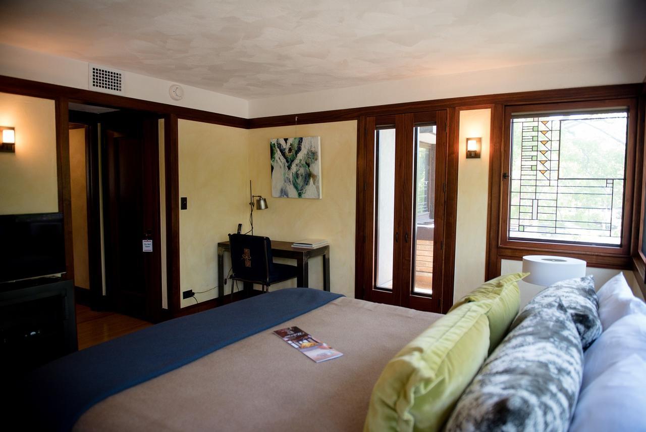 Frank Lloyd Wright's Emil Bach House *