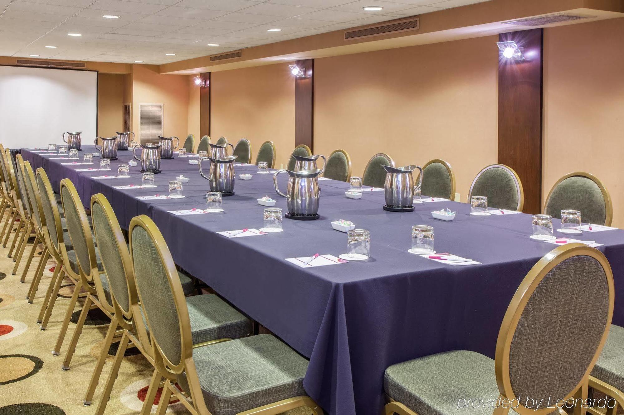 Hotel Crowne Plaza - West Loop By Ihg