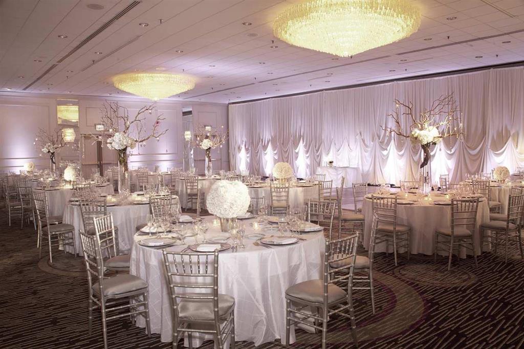 Hotel Doubletree By Hilton Magnificent Mile 4*