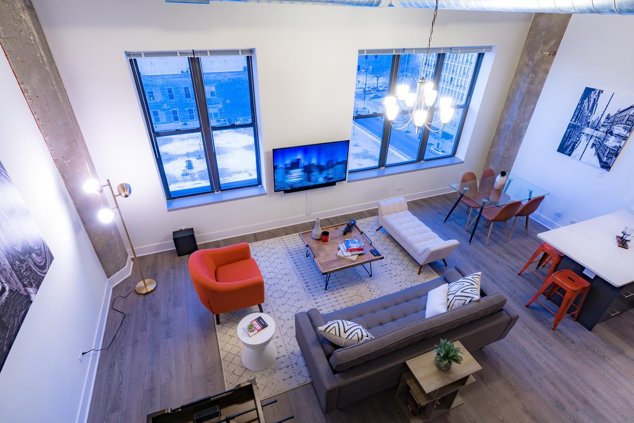 Mccormick Place Lofts By Cloud9 Apartment