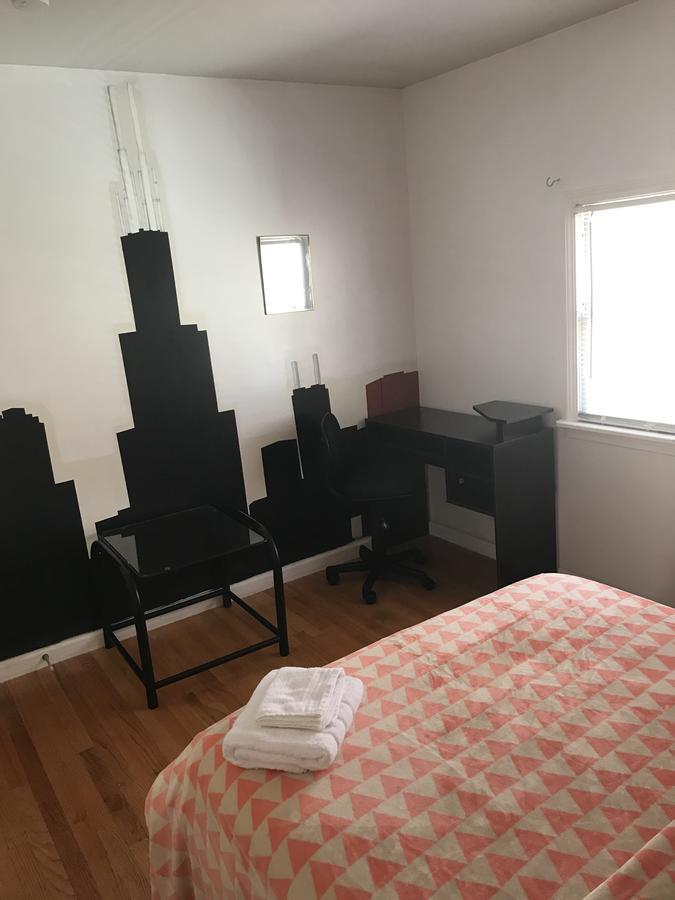 Guest house Hollywood Llc