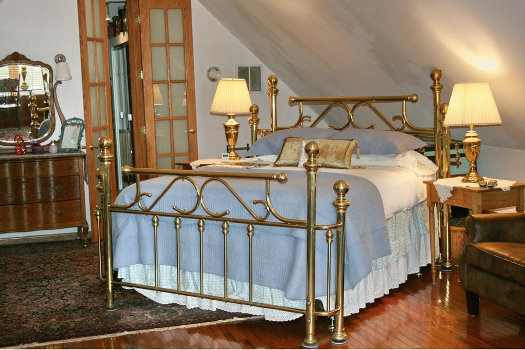 House Of Two Urns Bed & Breakfast 3*