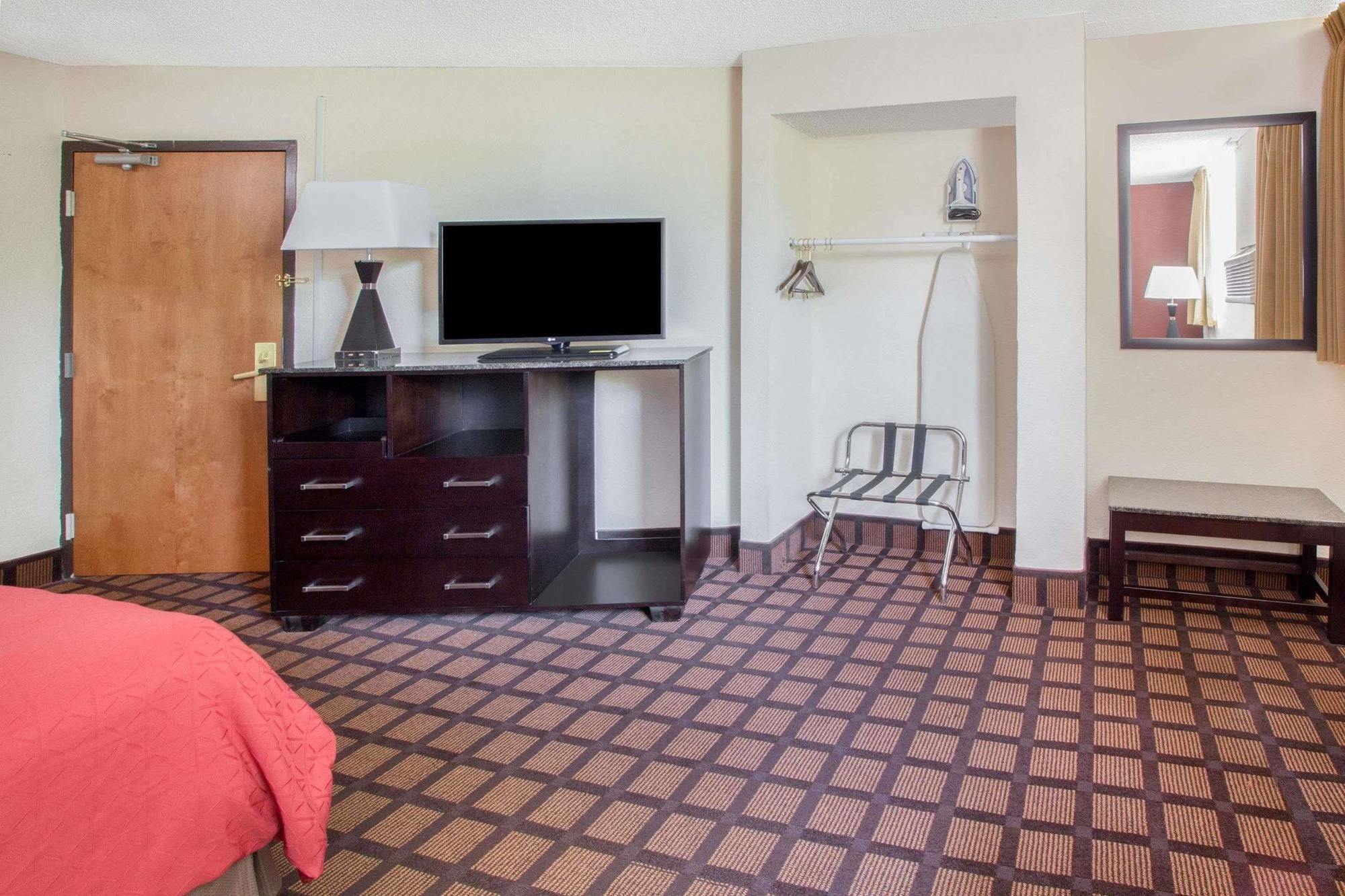 Super 8 By Wyndham Il Hotel 2*