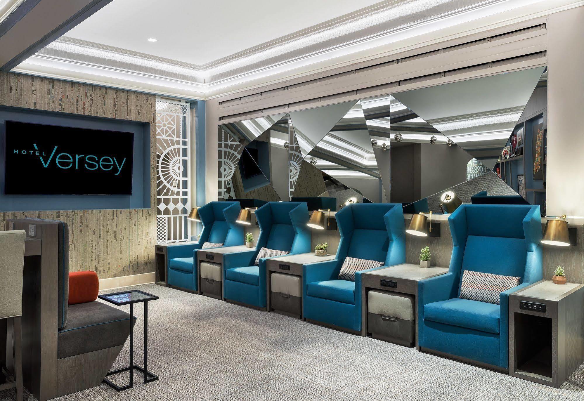 Hotel Versey Lincoln Park 3*