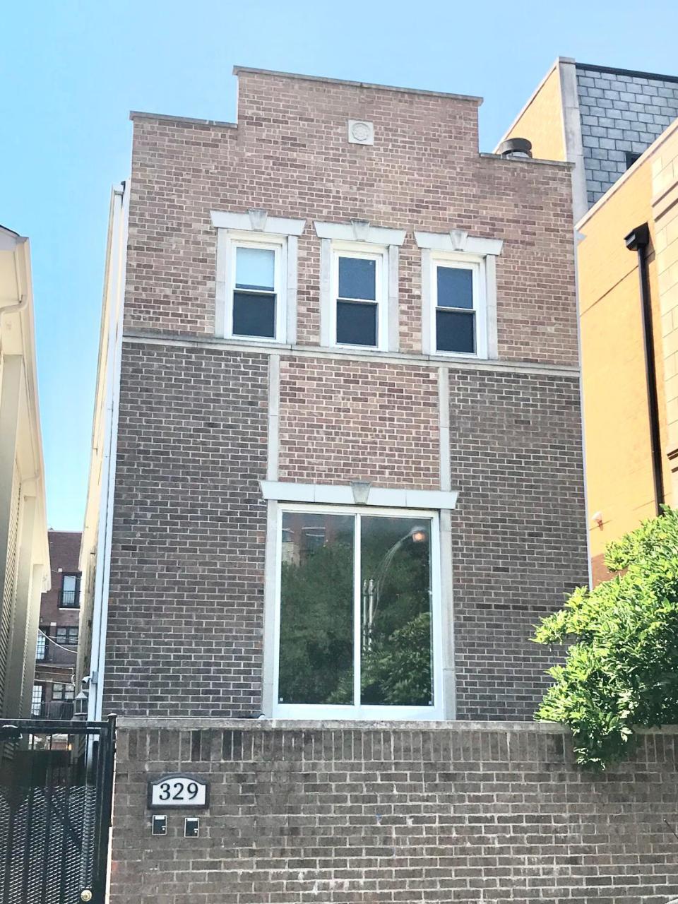 4 Bedroom In Location Parking Fireplace Back Yard Pets Welcome *