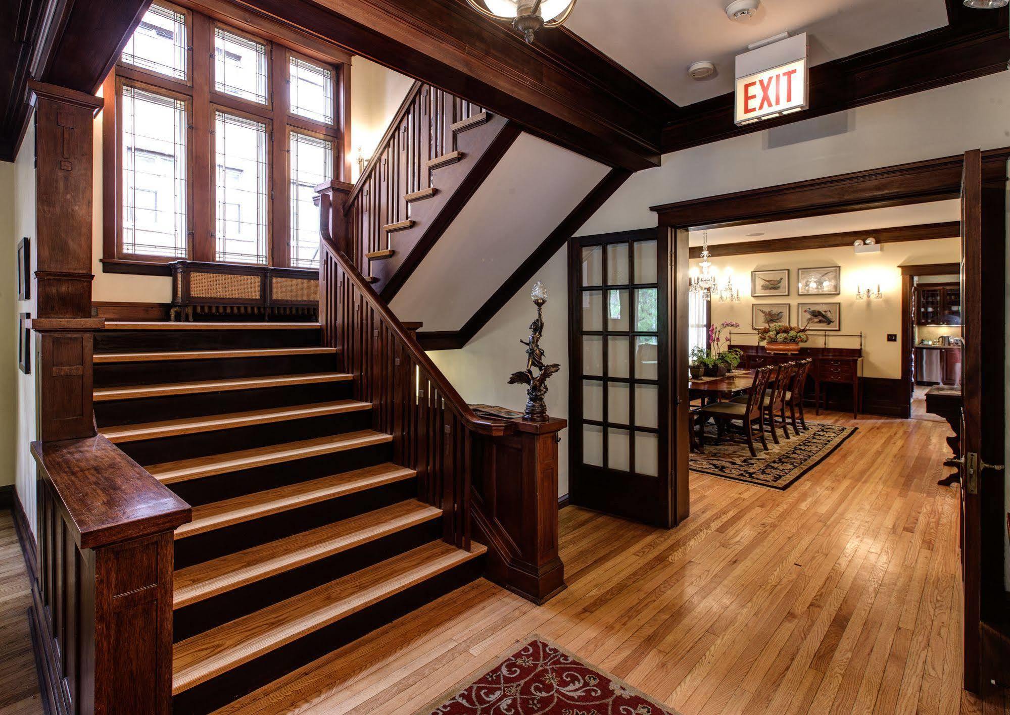 Lang House B&B - Chicago Bed & Breakfast