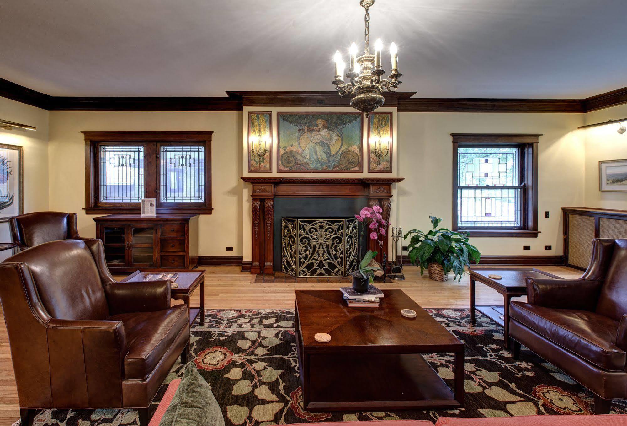 Lang House B&B - Chicago Bed & Breakfast Chicago