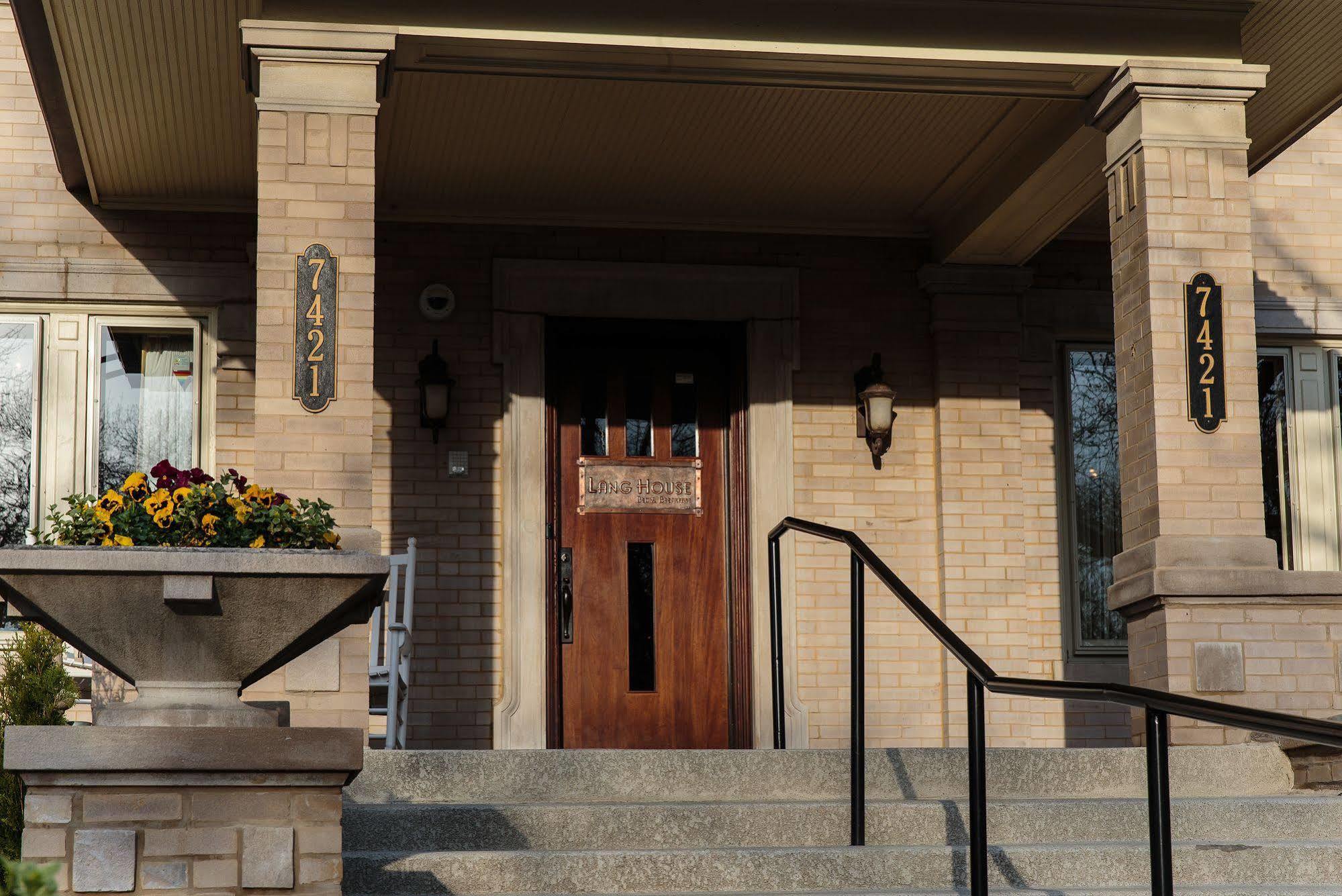 Lang House B&B - Chicago Bed & Breakfast