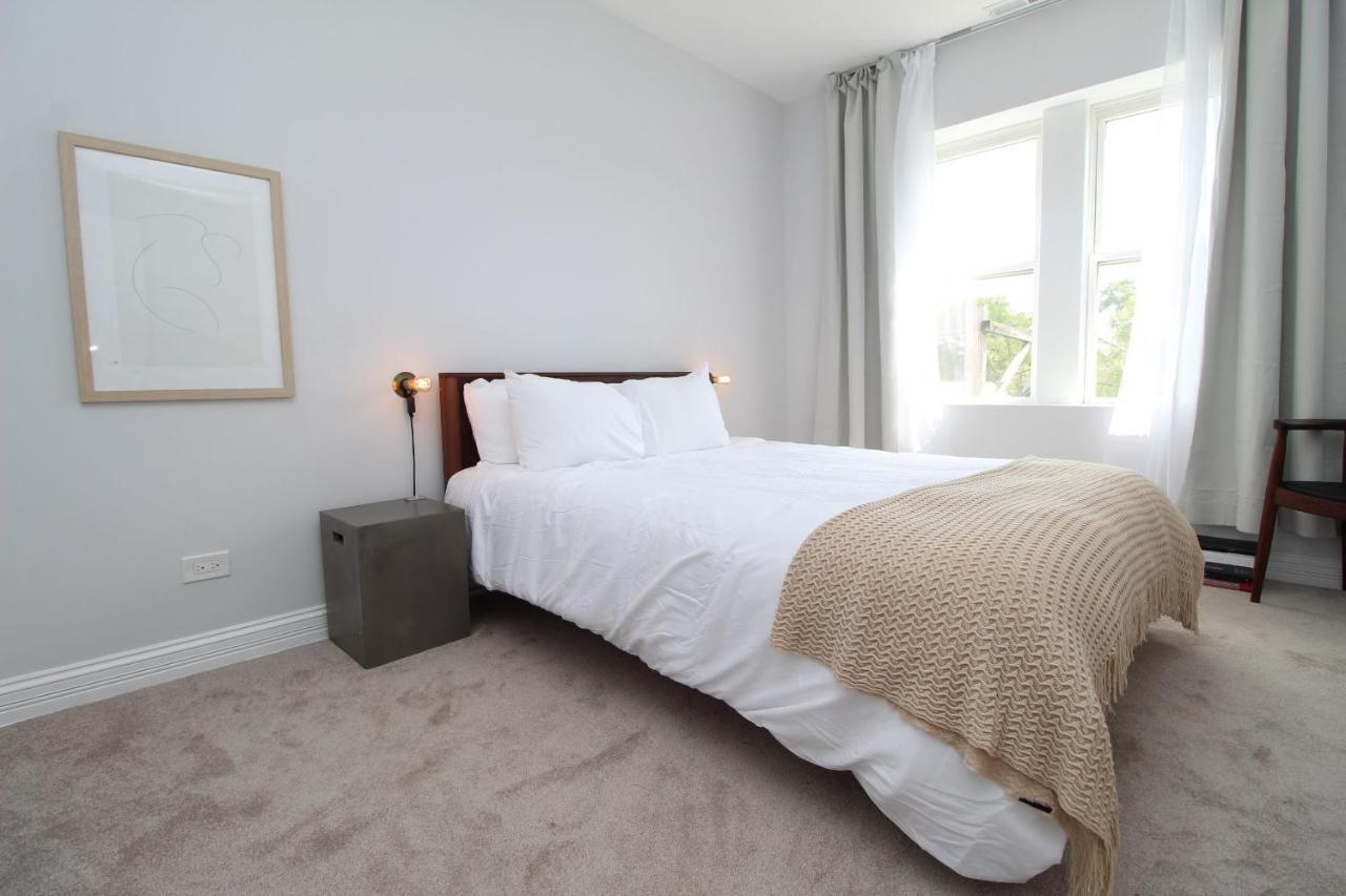 Apartment Frontdesk Updated 2 Bedroom Apt With Full Kitchen *