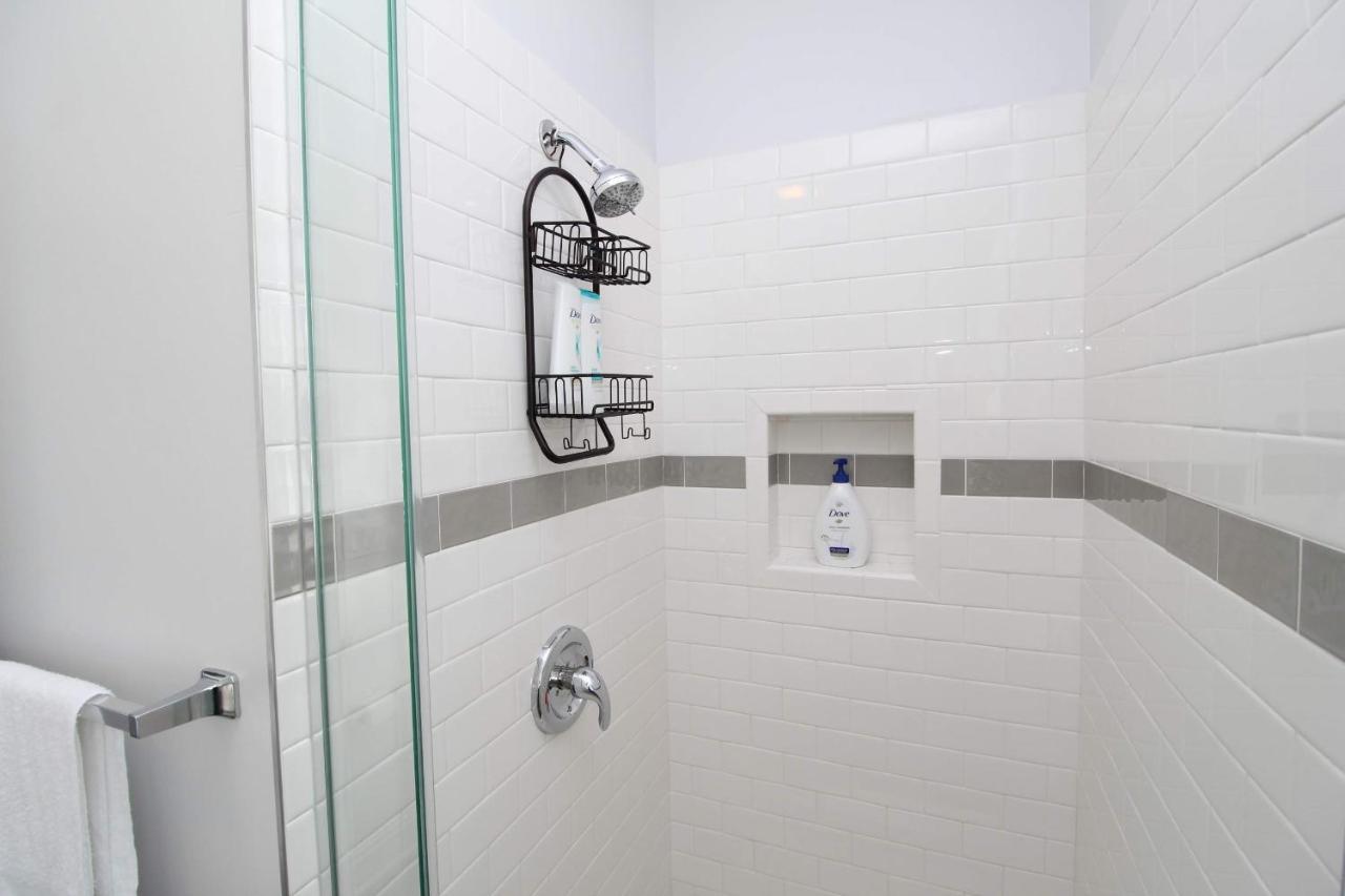 Frontdesk Updated 2 Bedroom Apt With Full Kitchen * Chicago