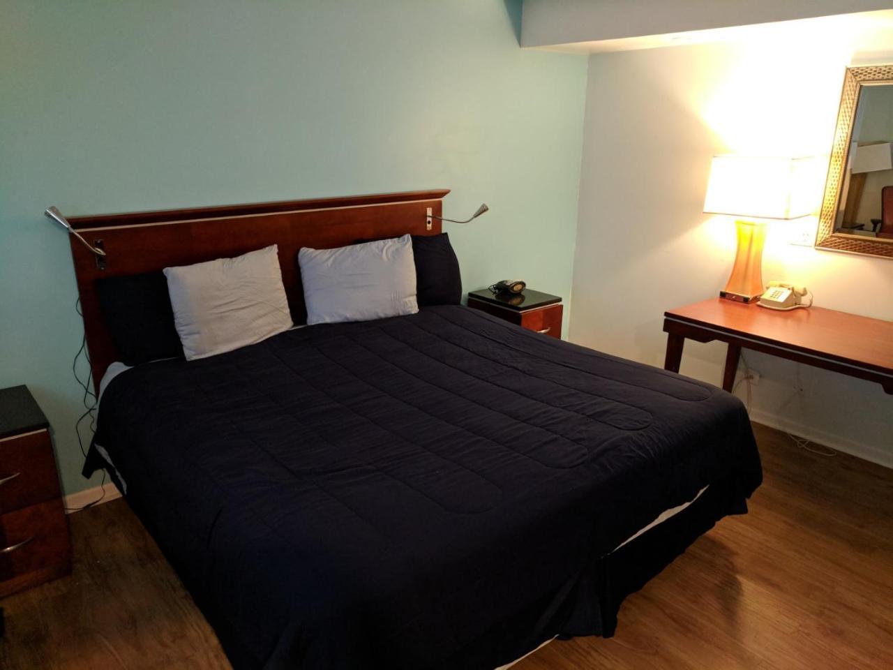 Skylark Hotel 2*