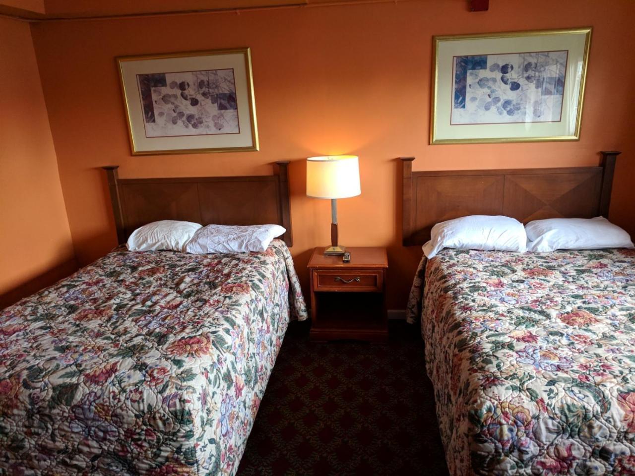 Skylark Hotel 2*