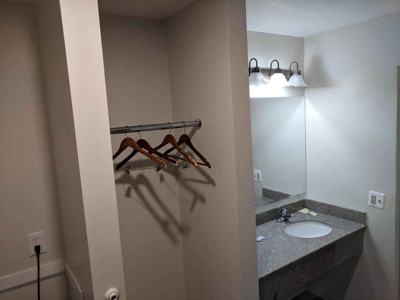 Skylark Hotel 2*
