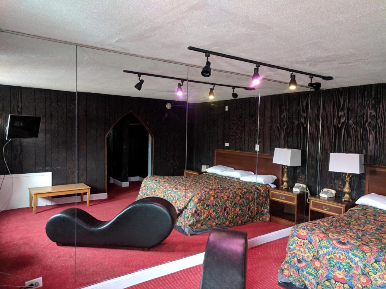 Skylark Hotel