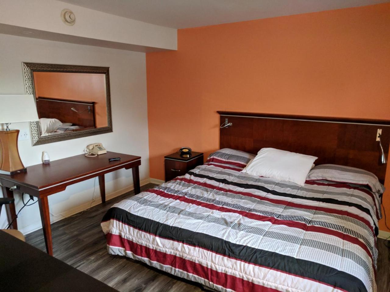 Skylark Hotel 2*