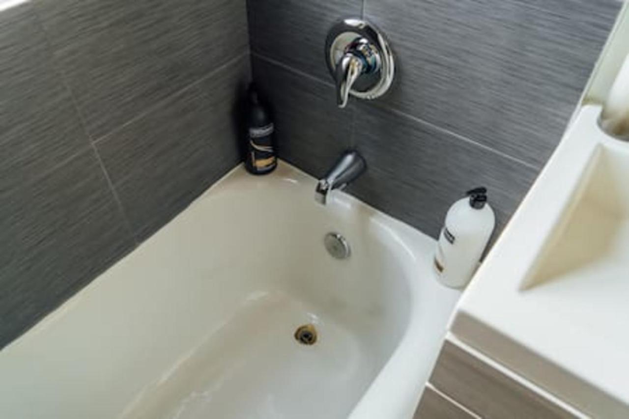 Convenient & Newly Decorated 1br - Roscoe 1d Apartment *