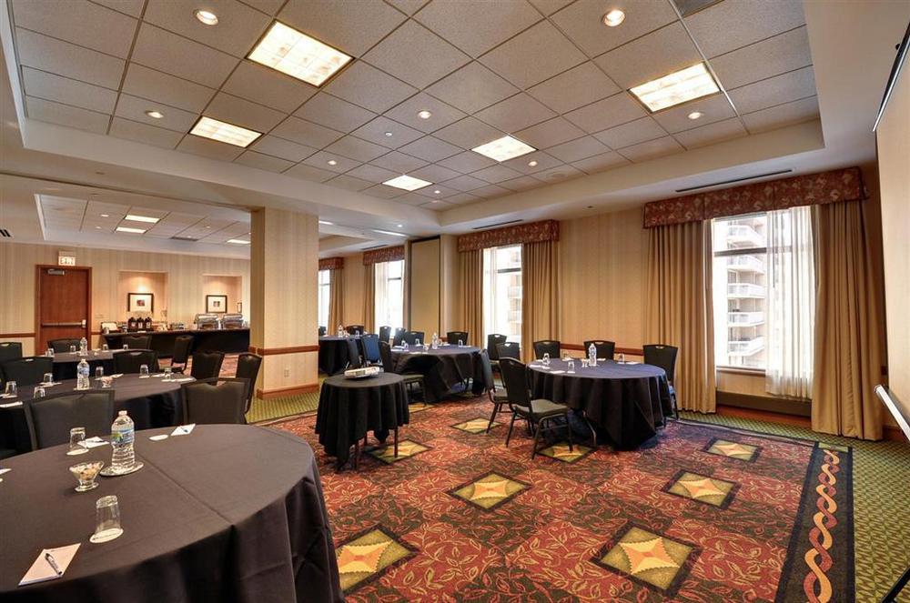 Hilton Garden Downtown/magnificent Mile 3*