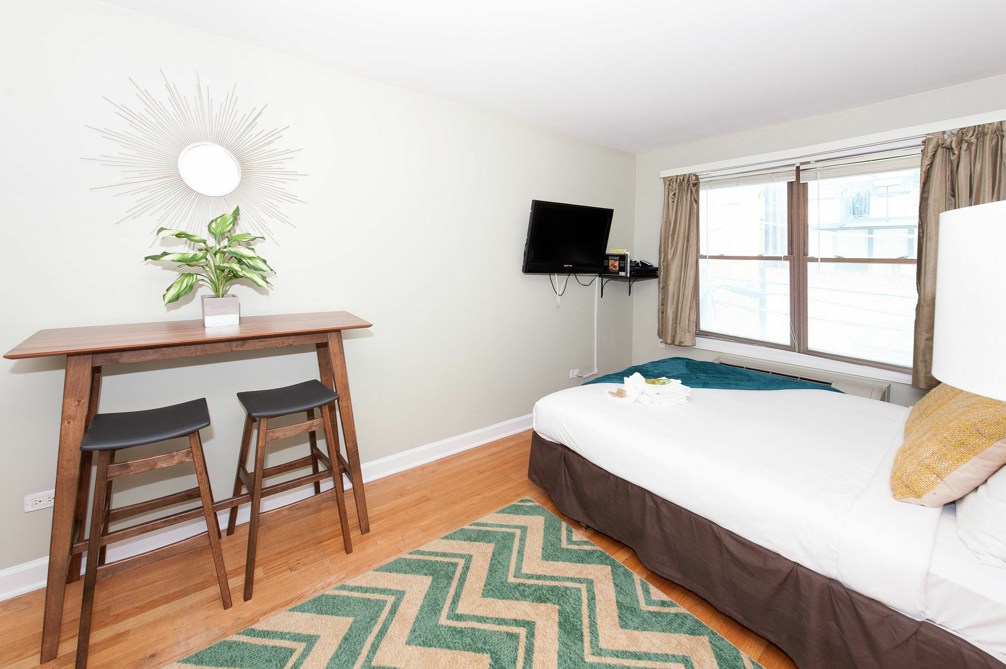 Sunny In Gold Coast By Sonder * Chicago