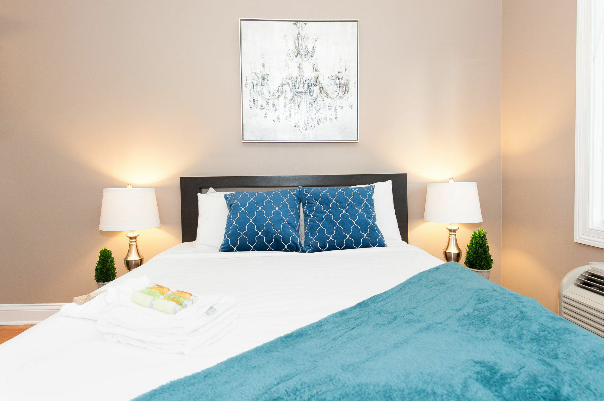 Intimate In Gold Coast By Sonder Apartment Chicago