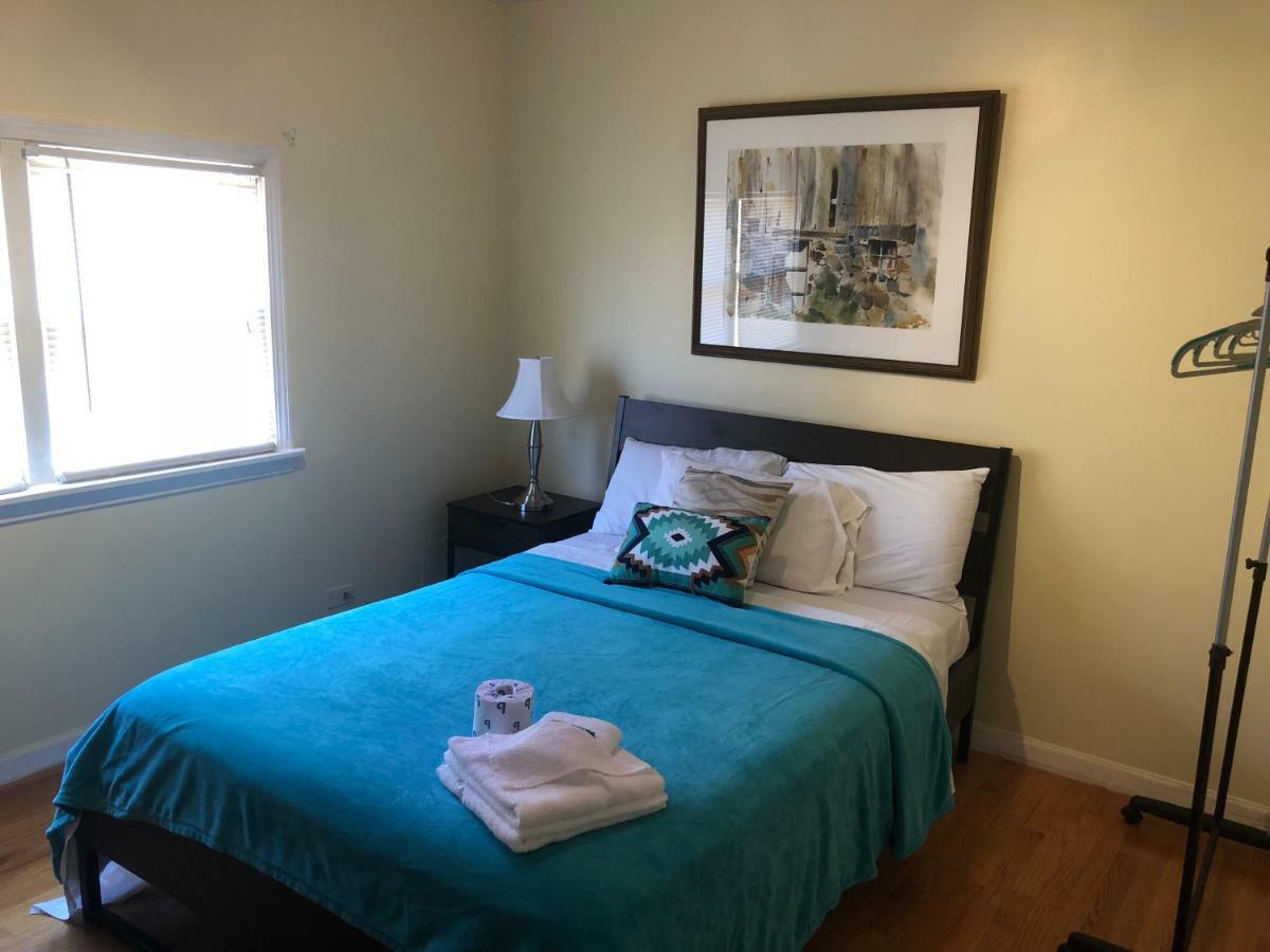 Guest house Hollywood Llc Chicago