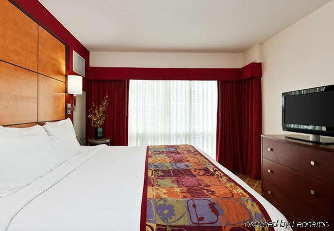 Hotel By Marriott Downtown/river North Chicago