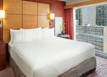Hotel By Marriott Downtown/river North Chicago