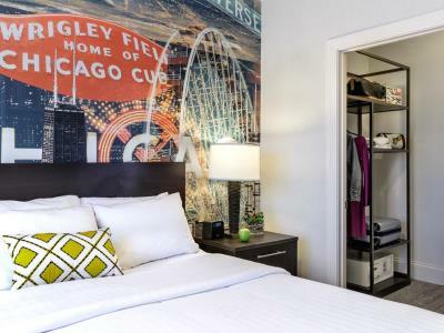 Versey Lincoln Park Hotel
