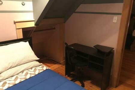 Guest house Hollywood Llc