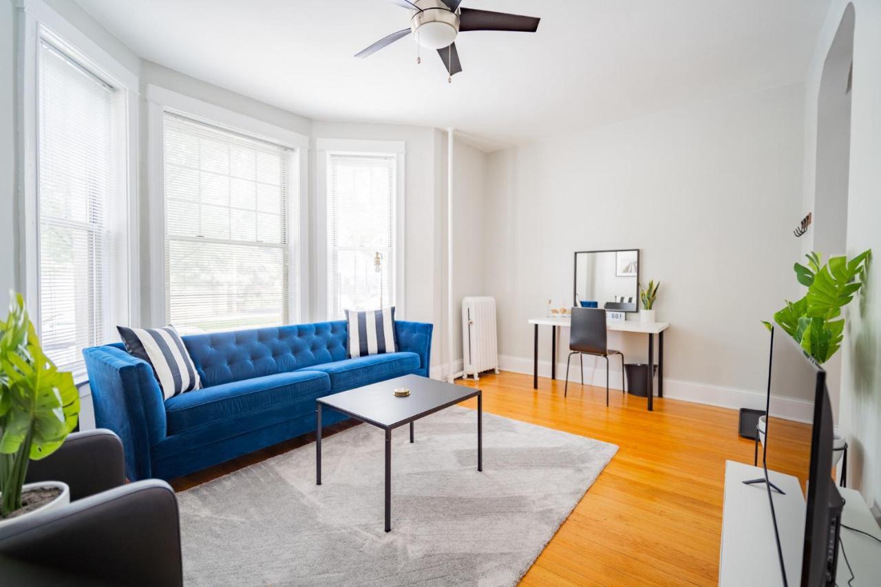 2br In Lively Neighborhood Of Wrigley Field - Grace 1