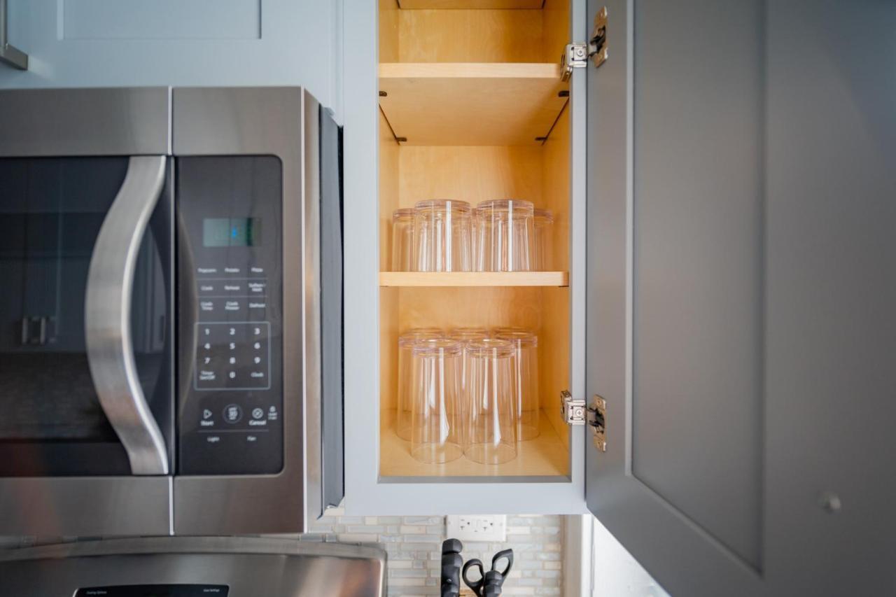 2br In Lively Neighborhood Of Wrigley Field - Grace 1